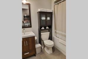 a bathroom with a toilet and a sink and a shower at Cozy Sweet Studio #4, Only 10 min to D.T. Ottawa in Gatineau +16 photos