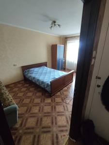 a bedroom with a bed with a blue mattress at 1-ная квартира по адресу Глушко 28 in Odesa