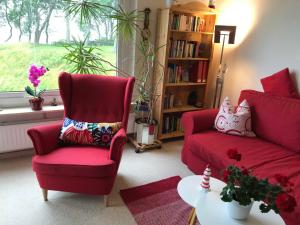 Ein Sitzbereich in der Unterkunft Ferienwohnung Leuchtturm 21