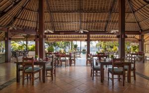Restaurace v ubytování Alam Anda Ocean Front Resort & Spa CHSE Certified