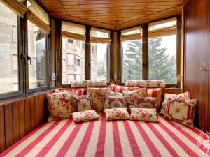 A seating area at VUELTA A CASA de Alma de Nieve