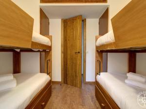 A bed or beds in a room at VUELTA A CASA de Alma de Nieve