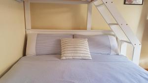 En eller flere senge i et værelse på Family Duplex Esterri