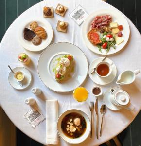 
Breakfast options available to guests at Hotel El Palace Barcelona
