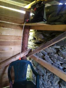 Letto o letti a castello in una camera di Maringotka Na Jamajce