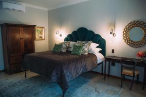 The Bohemian Guesthouse客房内的一张或多张床位