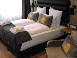 Postel nebo postele na pokoji v ubytování DORMERO Hotel Bremen