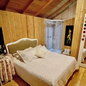 A bed or beds in a room at Cabañas Villa Isabel