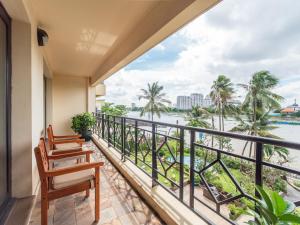 En balkong eller terrass på Saigon Domaine Luxury Residences