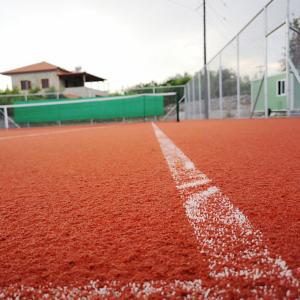 Tenis a/nebo squash v ubytování Manitennisvillas nebo okolí