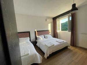 Ένα ή περισσότερα κρεβάτια σε δωμάτιο στο Hotel SH & SH