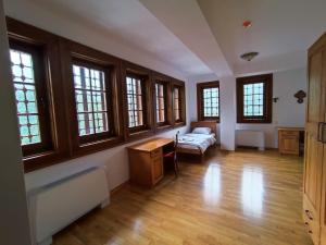 Postel nebo postele na pokoji v ubytování Guest Mansion, Гостински Палат