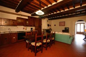 Kuchyň nebo kuchyňský kout v ubytování Agriturismo Cortoreggio
