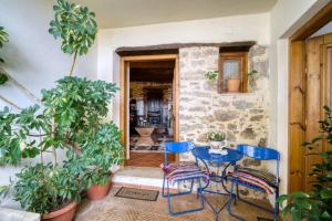 Φωτογραφία από το άλμπουμ του Traditional Cretan Stone House in the Center of Crete σε Xidhás