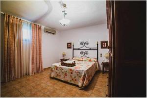Ein Bett oder Betten in einem Zimmer der Unterkunft Cortijo Rural Español Ideal para desconectar