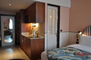 Postel nebo postele na pokoji v ubytování room2 London Chiswick Hometel