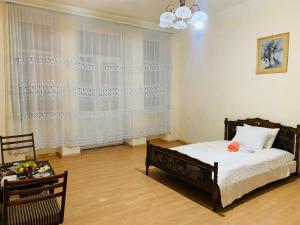 Ένα ή περισσότερα κρεβάτια σε δωμάτιο στο Daisy Hostel & Tour