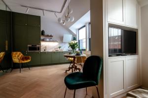 Kuchnia lub aneks kuchenny w obiekcie Apartamenty Stare Miasto Zamość, Prywatny Parking, Winda