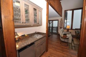 Dapur atau dapur kecil di The Crest 200C condo
