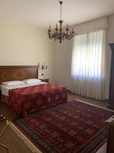 Postel nebo postele na pokoji v ubytování Notti sull'Adige