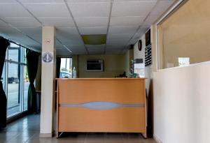an office with a reception desk in a hallway at BONITTO INN® Manuel in Manuel