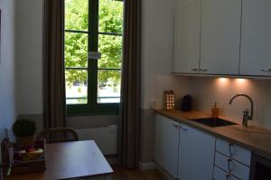a kitchen with a sink and a window at Appartement Bellevue du Ventoux in Montbrun-les-Bains