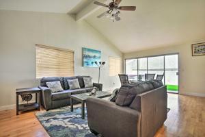 Gallery image of Sunny Woodland Hills Apt with Private Hot Tub! in Woodland Hills
