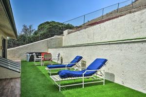 Gallery image of Sunny Woodland Hills Apt with Private Hot Tub! in Woodland Hills