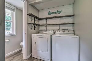 a laundry room with a washer and dryer at Stylish Fort Payne Retreat Hike and Rock Climb in Fort Payne