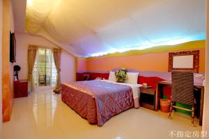 Una cama o camas en una habitación de Lang Qin Hai Inn 37 fotos más