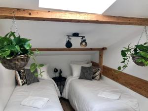 Postel nebo postele na pokoji v ubytování Chambres d'hôte & Gîte Château Le Conte - Saint Emilion