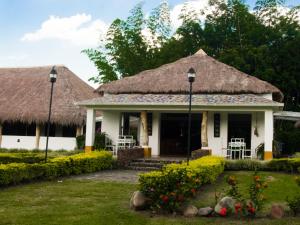 Κήπος έξω από το Hotel Cinaruco Caney