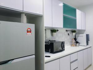 Dapur atau dapur kecil di Homestay Farah Tiara Duta Kondominium Ampang Selangor