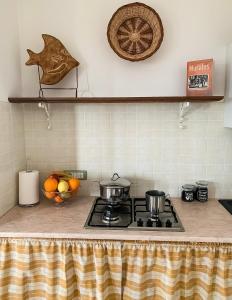 Una cocina o zona de cocina en La dimora del Murales - Holiday home