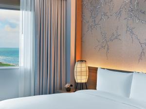 A bed or beds in a room at Nobu Hotel Miami Beach