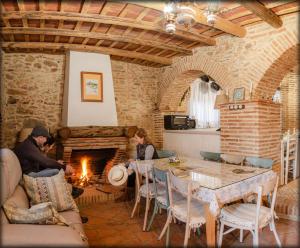 Posedenie v ubytovaní Casa Rural La CasAna