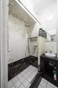 a bathroom with a shower and a sink at Apartment on Tamanskaya 3/4 in Lviv