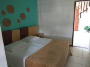 a bedroom with a large bed with a green wall at Casa Hospedagem Diamantina in Diamantina