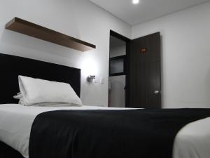 Postel nebo postele na pokoji v ubytování Hotel Esmeralda Plaza