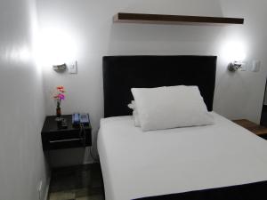Postel nebo postele na pokoji v ubytování Hotel Esmeralda Plaza