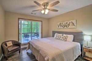 Un dormitorio con una cama y un ventilador de techo. en Casa Azul on Cortez Golf Course Decks and Views!, en Hot Springs Village