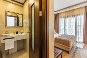 MENAR HOTEL&SUITES -Old City Sultanahmet客房内的一张或多张床位