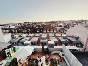 a view from the roof of a building with umbrellas at Esqina Cosmopolitan Lodge in Lisbon