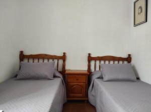 A bed or beds in a room at a18' de Barcelona y 10' de circuito de Cataluña
