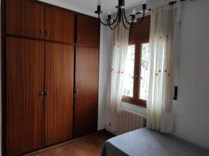 A bed or beds in a room at a18' de Barcelona y 10' de circuito de Cataluña