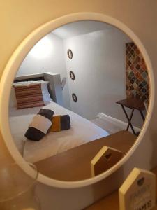 เตียงในห้องที่ Magical 3-Bed Stone Built Cottage - Sleeps 6