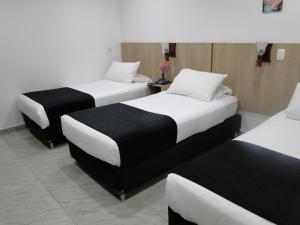 Postel nebo postele na pokoji v ubytování Hotel Esmeralda Plaza