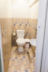 Ένα μπάνιο στο Апартаменти на площі Ринок