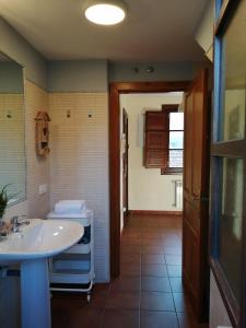 Koupelna v ubytování La Casa Roja Asturias
