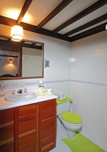 Koupelna v ubytování Portón de Ovejas SISGA para 24 personas
